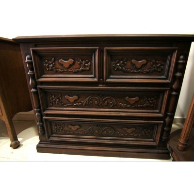 Chest of drawers