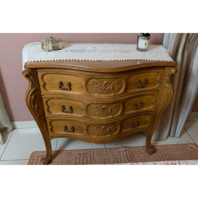 Chest of drawers