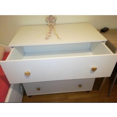 Chest of drawers